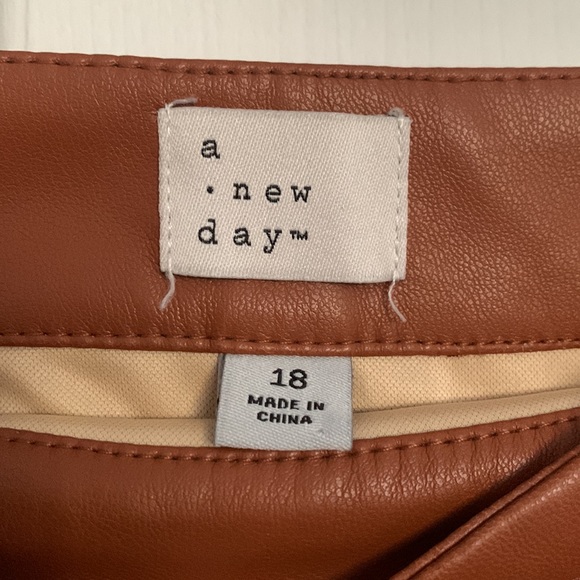 Side Zipper Brown Pleather Middy Skirt - Picture 5 of 7